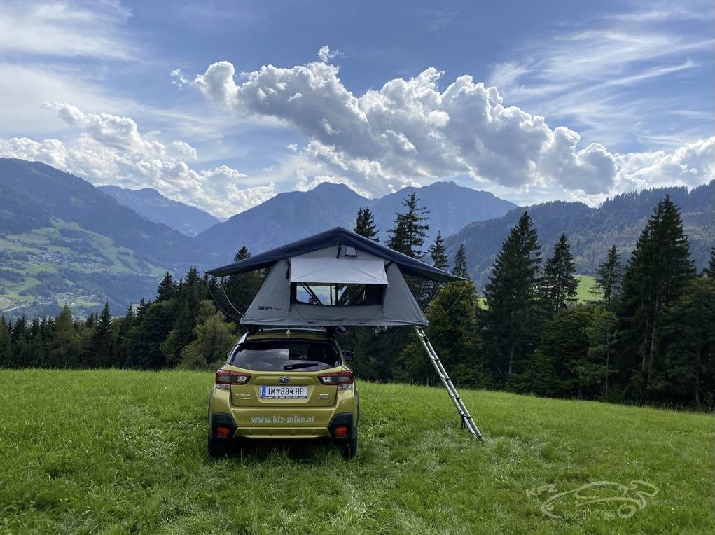 Subaru auf Bergstra&szlig;e